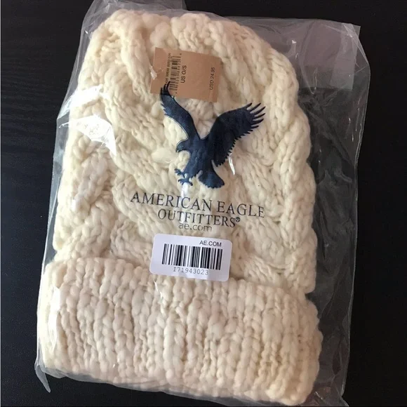New American Eagle Women’s Cable Knit Beanie - Picture 3 of 3